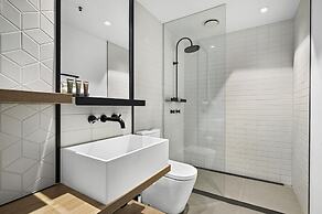 Harbour View Apartment With Pool & Gym