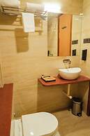 Mastiff Hotel Crystara, Jalgaon