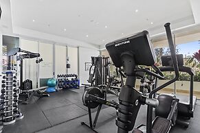 Bright 2 Bed Apartment With Ocean Views