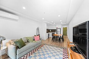 Two Bedroom Retreat Opposite Victoria Park