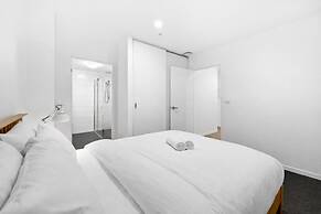 Two Bedroom Retreat Opposite Victoria Park