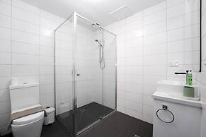 Two Bedroom Retreat Opposite Victoria Park