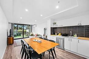 Two Bedroom Retreat Opposite Victoria Park
