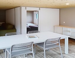 Lake View Cottage With Terrace for 6