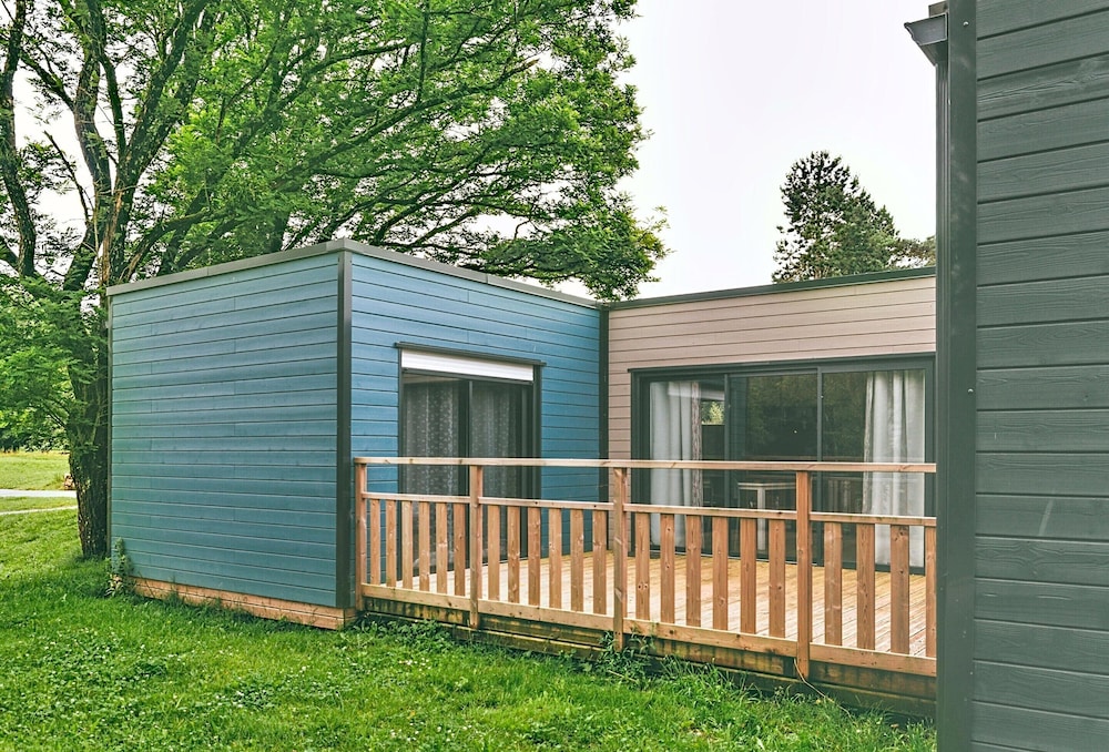 Lake View Cottage With Terrace for 6