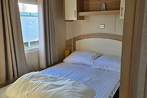 Chalet Sleeps 6 With Lake Views Parking