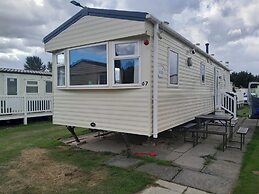 Chalet Sleeps 6 With Lake Views Parking