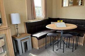 Chalet Sleeps 6 With Lake Views Parking