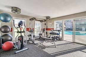 1 Block to Dtwn Pleasanton: Condo w/ Pool Access