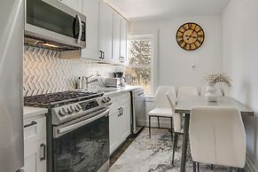 Easy Access to Nyc! Sleek Suburban Apartment