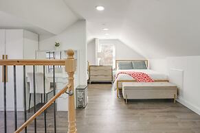 Easy Access to Nyc! Sleek Suburban Apartment