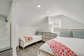 Easy Access to Nyc! Sleek Suburban Apartment