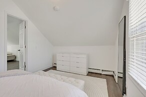 Easy Access to Nyc! Sleek Suburban Apartment
