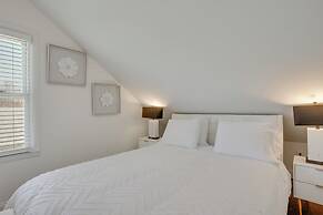 Easy Access to Nyc! Sleek Suburban Apartment