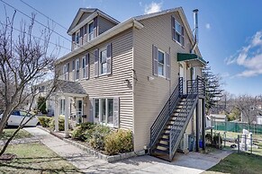 Easy Access to Nyc! Sleek Suburban Apartment