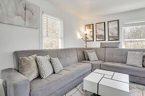 Easy Access to Nyc! Sleek Suburban Apartment