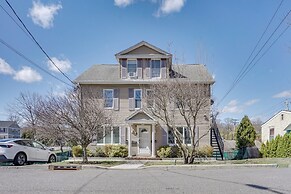 Easy Access to Nyc! Sleek Suburban Apartment