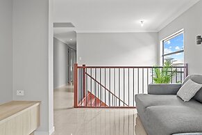 Brand New Riverfront Home, Pool and Sunrise Views
