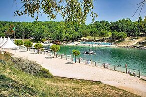 Cottage With Heated Pool in Monclar