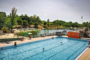 Cottage With Heated Pool in Monclar