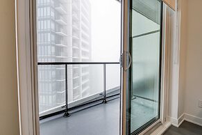 Stylish Downtown Suite With Patio City Views