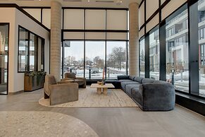 Stylish Downtown Suite With Patio City Views