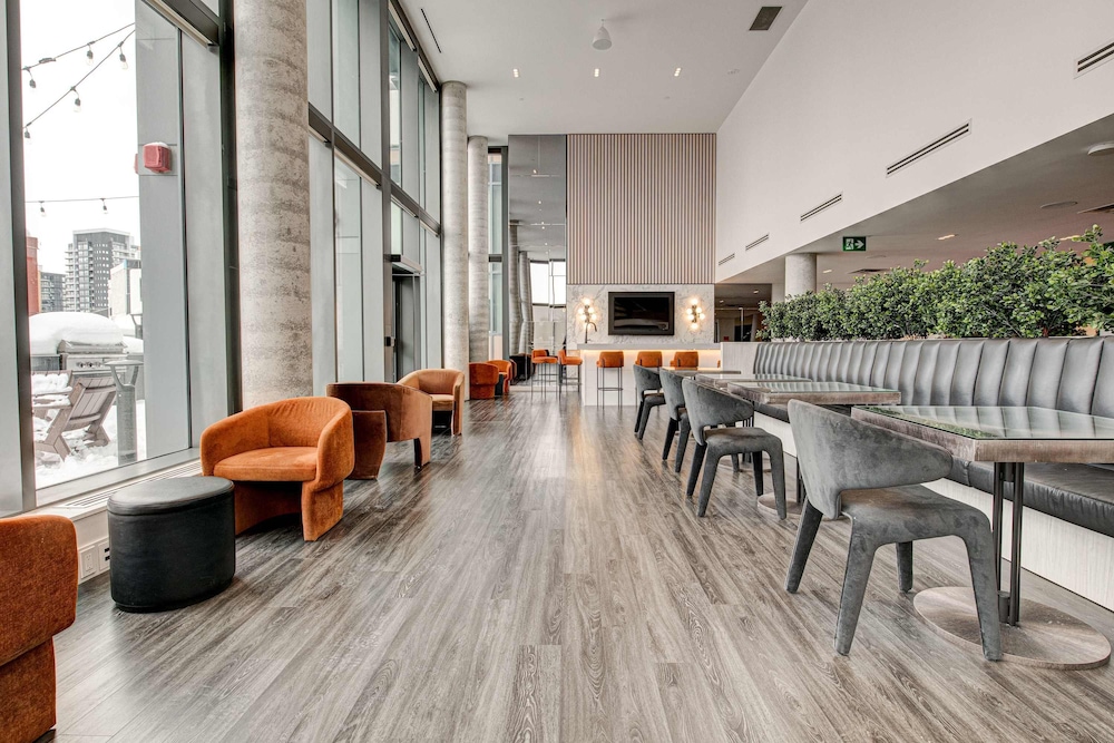 Stylish Downtown Suite With Patio City Views
