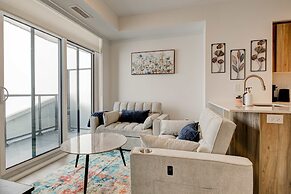 Modern High-rise Condo w City Views Balcony