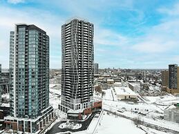 Modern High-rise Condo w City Views Balcony
