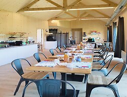 6 Guest Cottage With Pool & Terrace