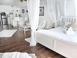 Romantic Studio Cottage
