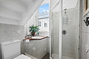 Vintage Loft Residence With Open-plan Mezzanine's