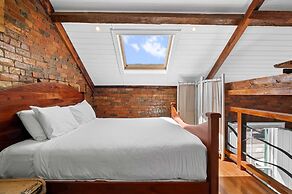 Vintage Loft Residence With Open-plan Mezzanine's
