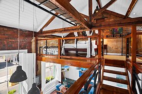 Vintage Loft Residence With Open-plan Mezzanine's