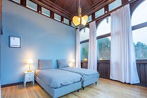Elegant Castle for 19 Guests