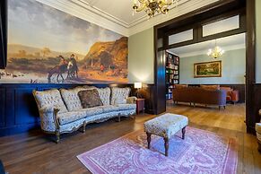 Elegant Castle for 19 Guests