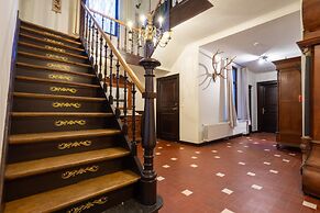 Elegant Castle for 19 Guests
