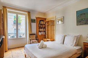 Paris Center St Claude residence