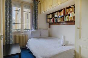 Paris Center St Claude residence