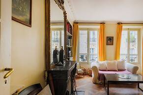 Paris Center St Claude residence