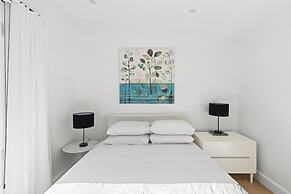 Bright 2 Bed House in Surry Hills
