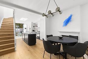 Bright 2 Bed House in Surry Hills
