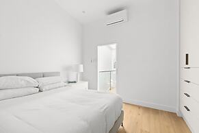 Bright 2 Bed House in Surry Hills