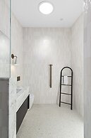 Bright 2 Bed House in Surry Hills
