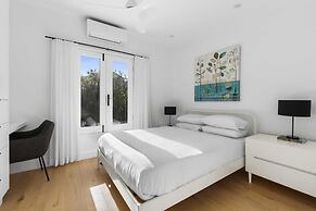 Bright 2 Bed House in Surry Hills