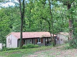 Escape Near Monclar-de-quercy Lake