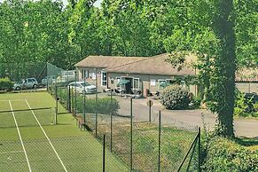 Escape Near Monclar-de-quercy Lake