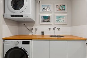 Spacious 1 Bed Near Manly Beach