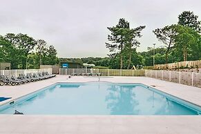 Villa With Private Terrace & Shared Pool