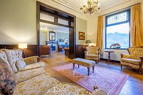 Elegant Castle for 12 Guests